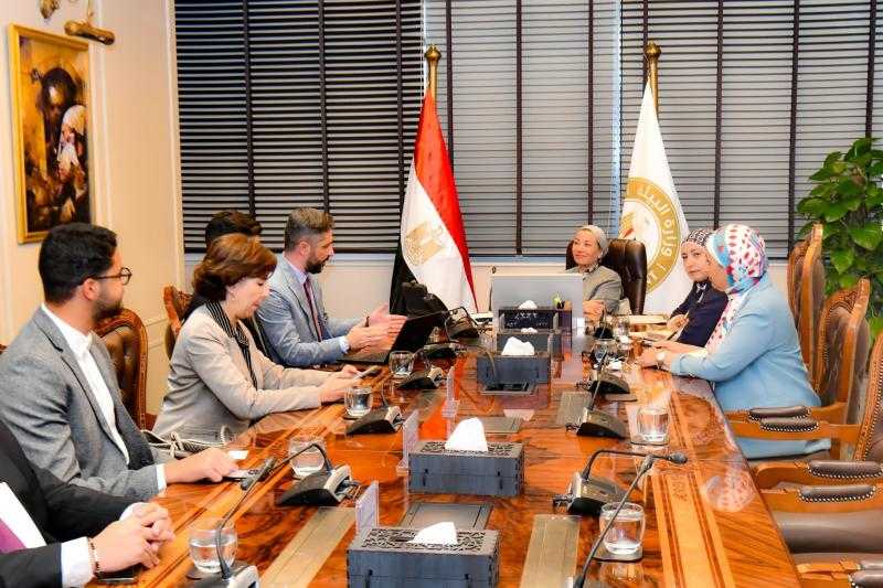 ياسمين فؤاد تناقش مع ”ديكاتلون مصر” الرياضية تعزيز آليات الاستدامة والاستثمار البيئي