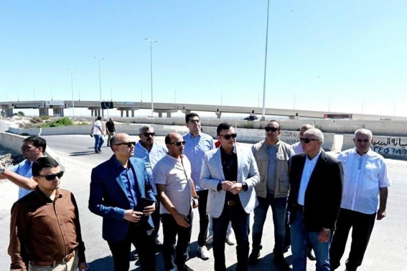 وزير الإسكان يتفقد أعمال التطوير الجارى تنفيذها بمركز مارينا العلمين السياحى.. صور