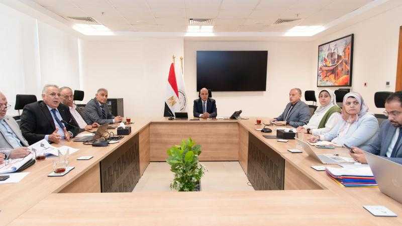 وزير الري يتابع استعدادات مصلحة الميكانيكا والكهرباء للموسمين الشتوي والصيفي القادمين