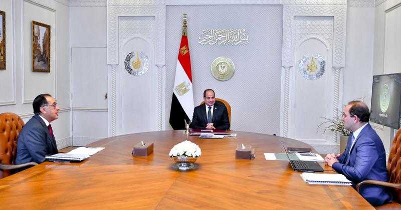 الرئيس السيسي يتابع مؤشرات الأداء المالي للموازنة وجهود الحكومة لجذب الاستثمارات
