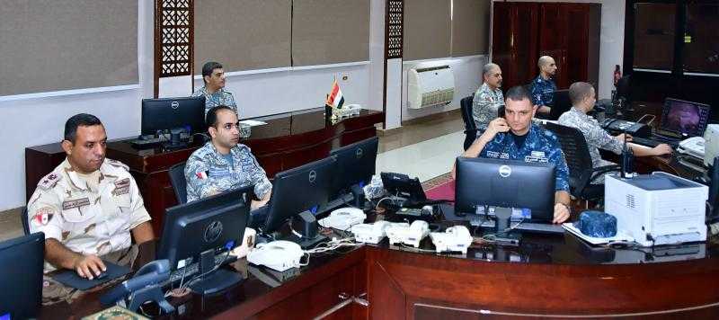 مركز البحث والإنقاذ بوزارة الدفاع ينفذ تجربة ”مصر - 10” لمحاكاة إنقاذ عبارة.. صور