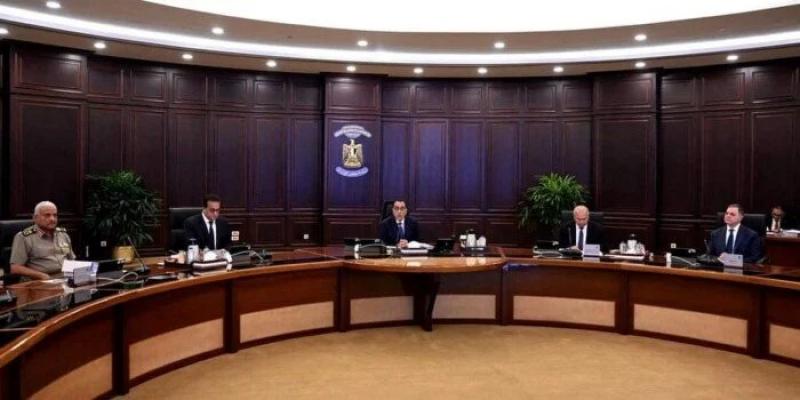 بدء اجتماع الحكومة لإعلان حزم التسهيلات الضريبية ومحفزات الاستثمارات