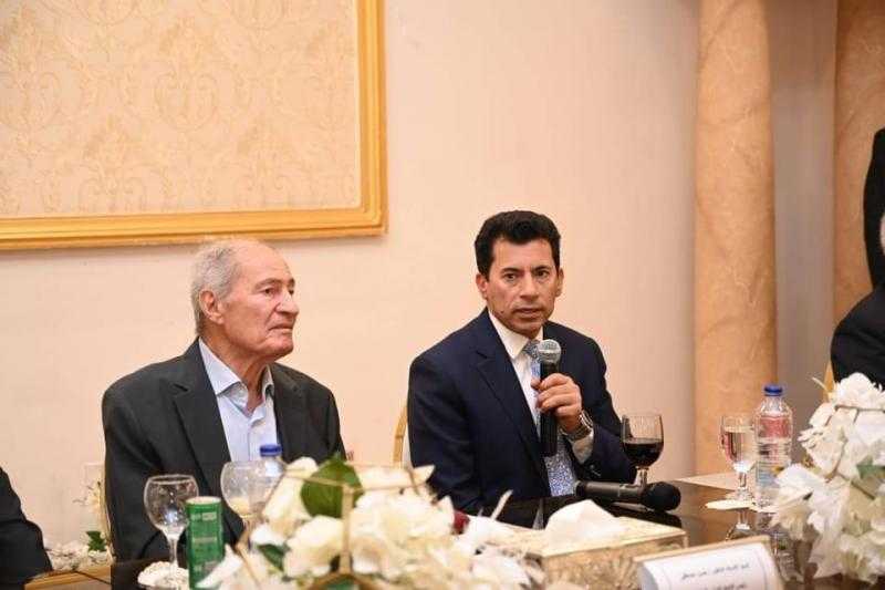 أشرف صبحي يشهد حفل تكريم أبطال العالم لبطولة اليد للكراسي المتحركة ومنتخبا الشباب والناشئين لليد أبطال افريقيا