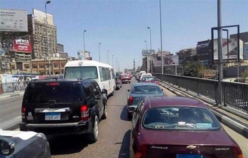 الكثافات المرورية تسود معظم الميادين والطرق الرئيسية بالقاهرة والجيزة