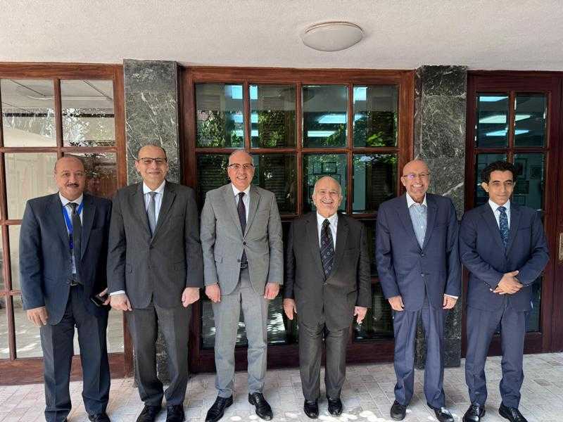 وزير الري يعرض على الأمير الحسين بن طلال إمكانات محطة الدلتا الجديدة لتحلية المياه | صور