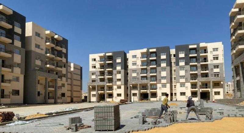 وزير الإسكان يتابع سير العمل بعددٍ من مشروعات القاهرة الجديدة