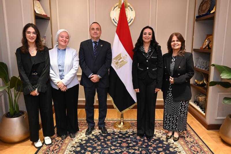 وزيرة التضامن تبحث مع ممثل صندوق الأمم المتحدة للسكان خريطة للحماية الاجتماعية