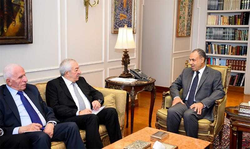 وزير الخارجية يؤكد ضرورة العمل على وحدة الصف الفلسطيني وتعزيز دور السلطة الوطنية