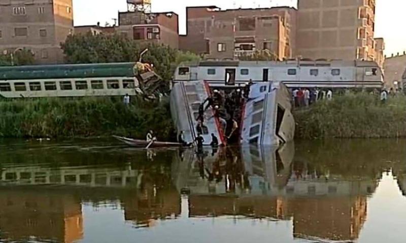 الصحة تدفع بـ23 سيارة إسعاف إلى موقع حادث قطاري المنيا