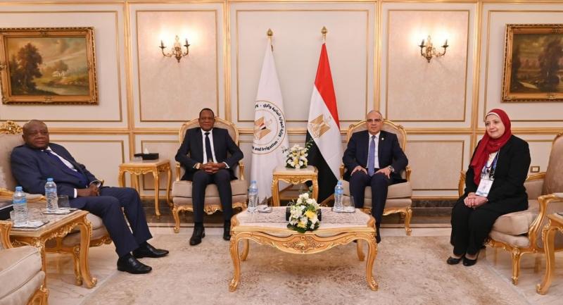 الدكتور سويلم يستقبل وزير المياه والمناخ بجمهورية زيمبابوي