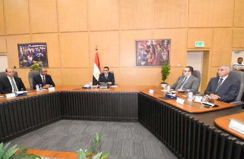 الشربيني يؤكد ضرورة مواصلة الجهود لإتاحة المزيد من الفرص الاستثمارية وتعظيم الاستفادة من بنك الأراضى
