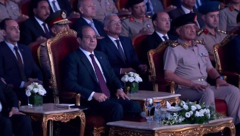 الرئيس السيسي يشاهد فيلمًا تسجيليًا بعنوان ”حكاية شعب”
