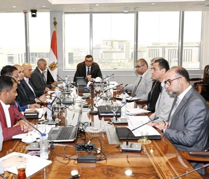 ”الشربيني” يتابع سير العمل بمشروعات الإسكان والمرافق التى تنفذها شركة بتروجيت بعدد من المدن الجديدة