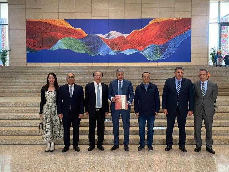وزير السياحة والآثار يزور متحف الصين الوطني للفنون والحرف في بكين