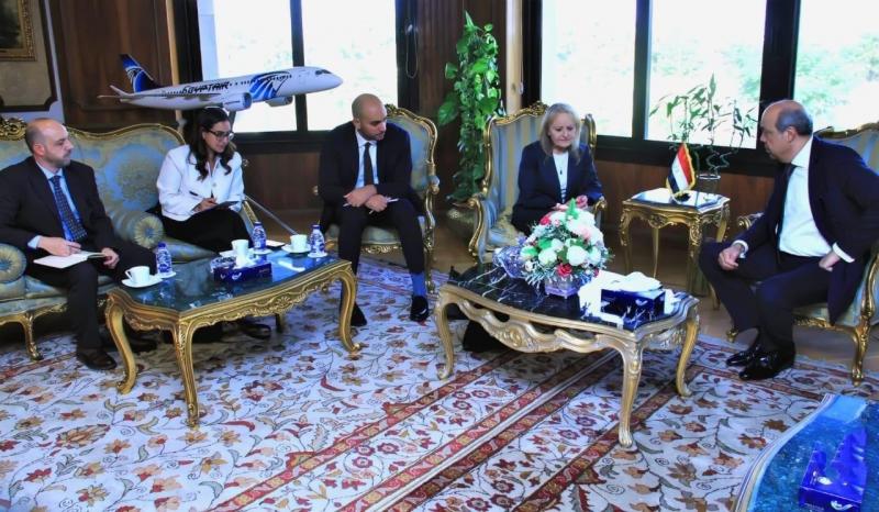 وزير الطيران المدنى يلتقي مسئولي البنك الأوروبي لإعادة الإعمار والتنمية لبحث إمكانية التعاون المُشترك