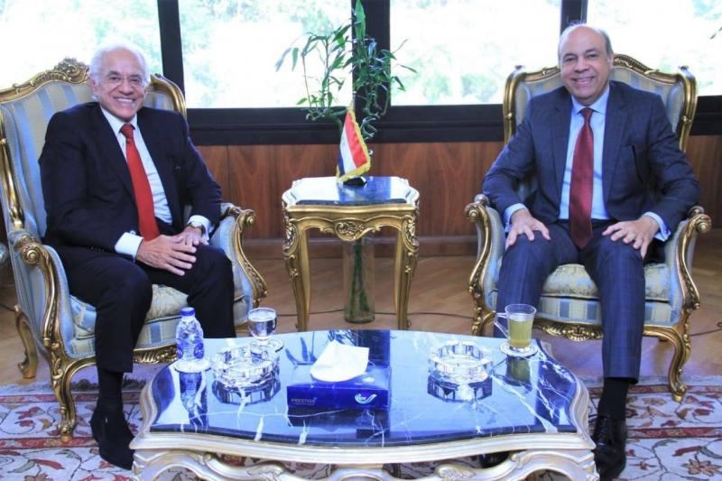 وزير الطيران المدني يلتقي رئيس مجموعة كوبيلوزوس ”Copelouzos Group ” اليونانية