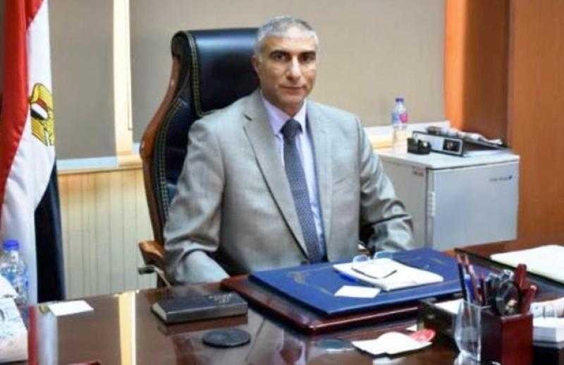 نائب رئيس ”المجتمعات العمرانية” يوجه باستبعاد المقصرين في تنفيذ المشروعات السكنية بالعبور الجديدة