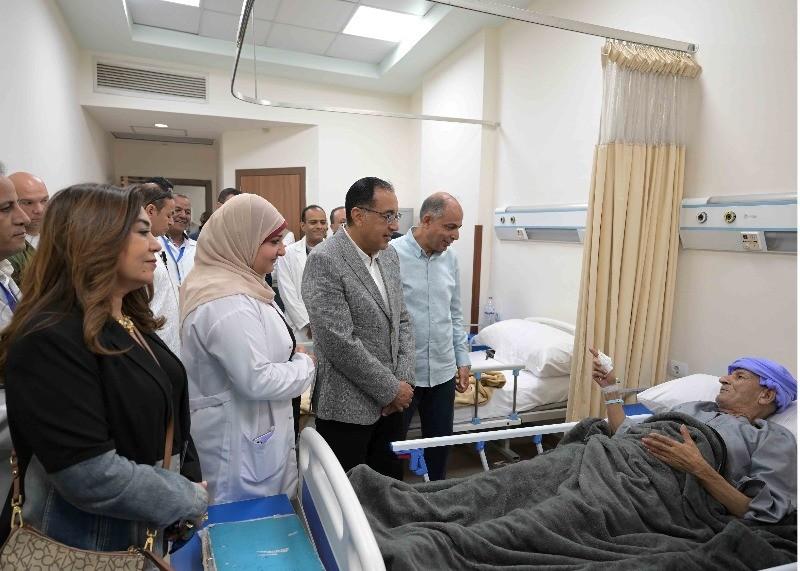 مدبولي يتفقد مستشفى العدوة المركزي بالمنيا