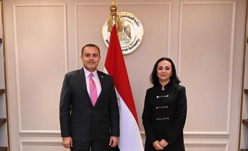 وزيرة التضامن وسفير قطر بالقاهرة يناقشان استعدادات الدوحة لمؤتمر ”الأسرة والاتجاهات الكبرى المعاصرة”