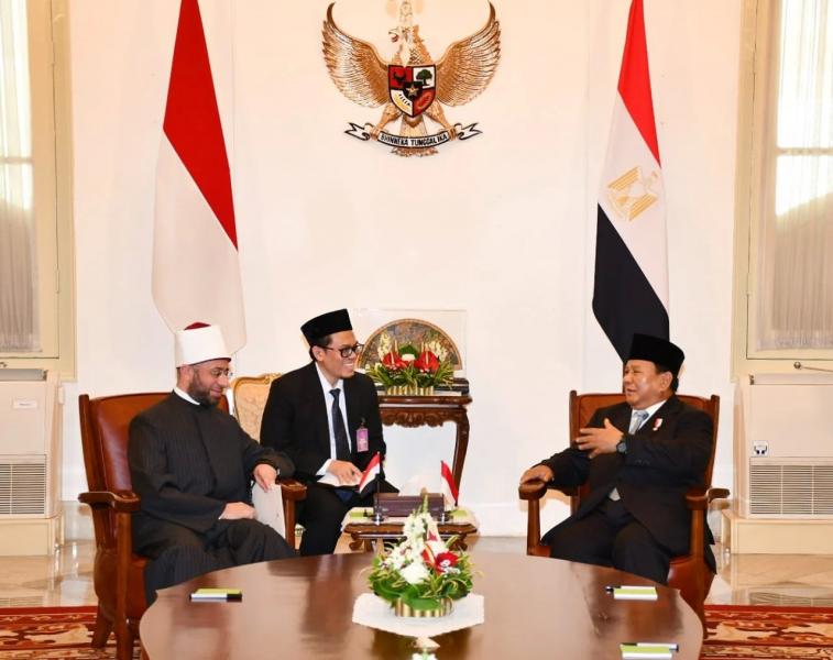 الرئيس الإندونيسى يستقبل وزير الأوقاف.. صور