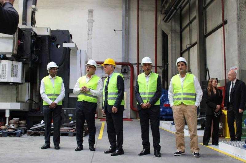 وزير الإسكان يزور مصنع ”تربوسان” التركى لبحث نقل وتوطين صناعة طلمبات المياه والصرف