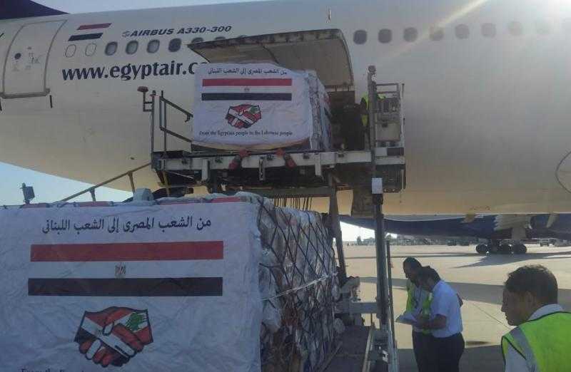 وصول طائرة مساعدات مصرية إلى مطار رفيق الحريرى فى بيروت