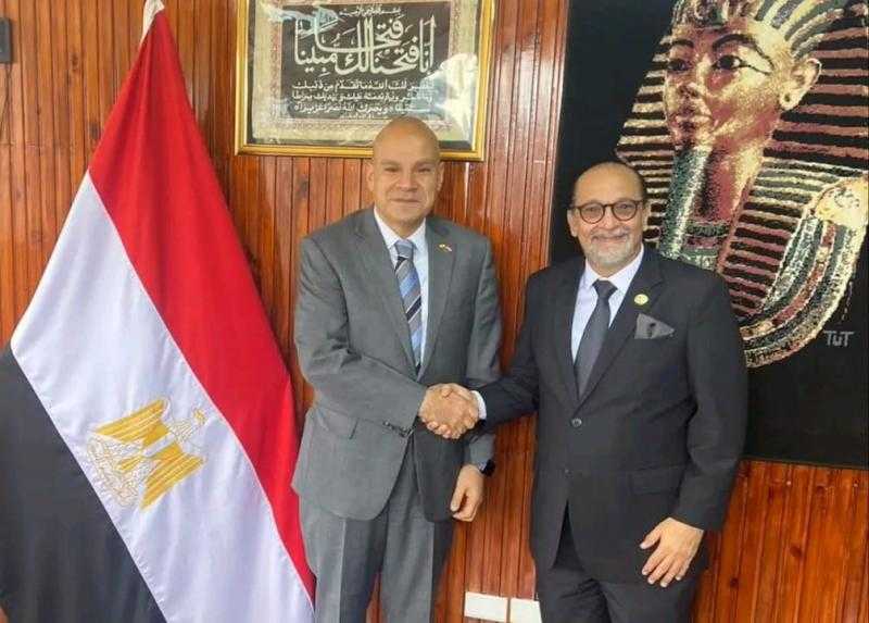 سفير مصر لدى كيتـو يبحث مع وزير التنمية العمرانية والإسكان الإكوادوري التحضيرات للمنتدى الحضري العالمي