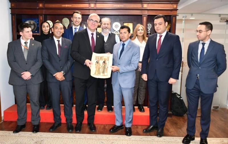 وزير الشباب والرياضة يستقبل مساعد الأمين العام للأمم المتحدة في اطار استضافة مصر لمنتدي التنمية الحضرية WUF12