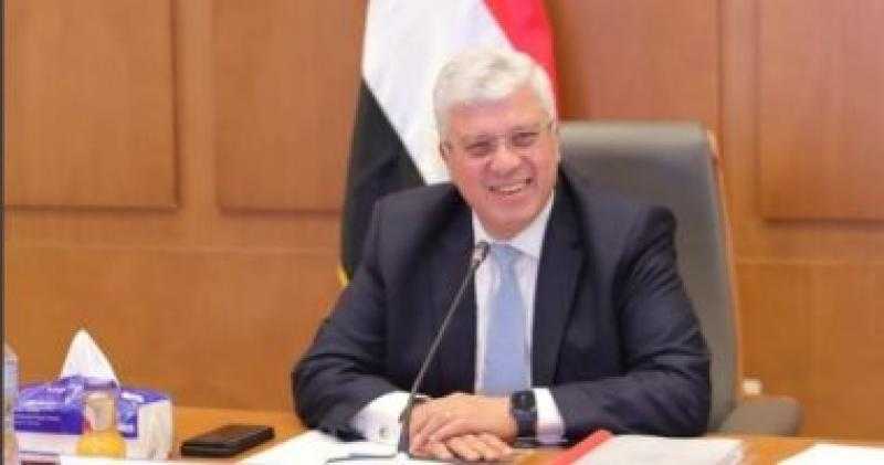 وزير التعليم العالى يعقد اجتماعًا مع لجنة تحكيم برنامج GenZ 2024