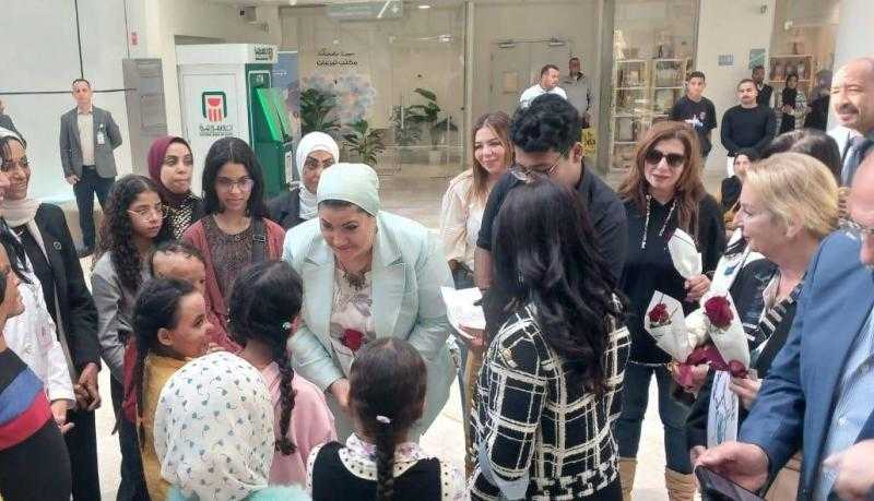 رئيسة المجلس القومي للطفولة والأمومة تزور الأطفال بمستشفى حروق أهل مصر في إطار الاحتفال بأعياد الطفولة