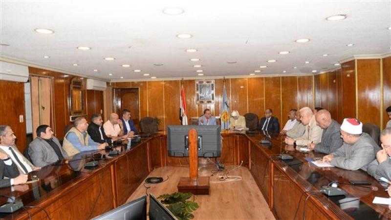 محافظ أسيوط يوجه بفتح منافذ لبيع اللحوم والخضراوات بأسعار مخفضة