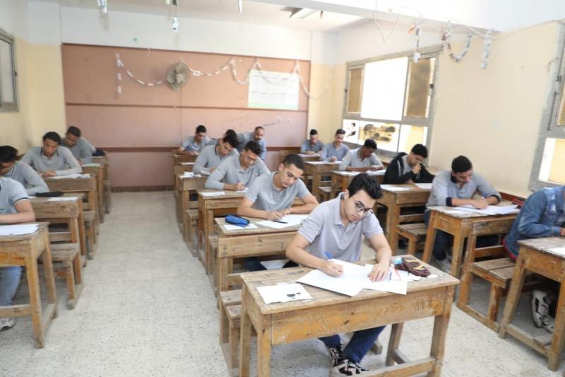 بدء ترشيحات رؤساء لجان ومراقبي امتحانات الدبلومات الفنية