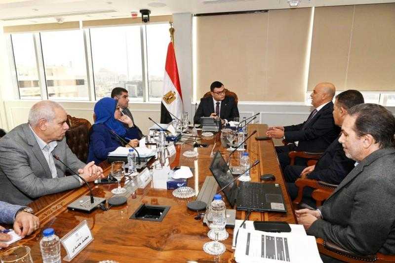 وزير الإسكان يتابع معدلات تسويق مشروعات هيئة المجتمعات العمرانية الجديدة