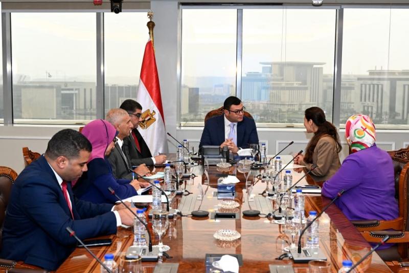 وزير الإسكان يلتقي مسئولي «النساجون الشرقيون» لمناقشة سبل التعاون وتذليل أي تحديات