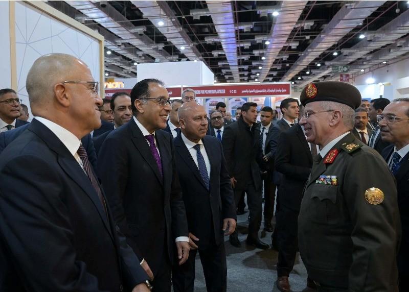 مدبولي يشهد افتتاح المعرض المُصاحب للملتقى والمعرض الدولي للصناعة في نسخته الثالثة.. صور