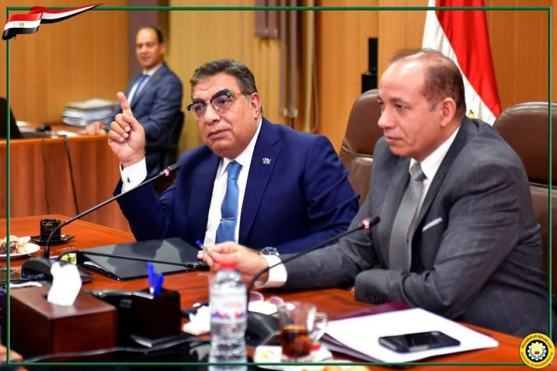 محافظ الدقهلية: تعاون دائم مع جامعة المنصورة في وضع هوية بصرية متكاملة