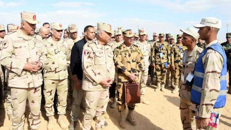 وزير الدفاع يتفقد عددا من الوحدات المخطط اشتراكها بمهام الاتحاد الأفريقى