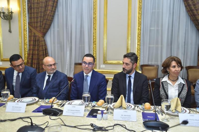 وزير الاستثمار يشارك في اجتماع مائدة مستديرة حول تعزيز تنافسية مصر في مجال التجارة وتعميق الاستثمارات