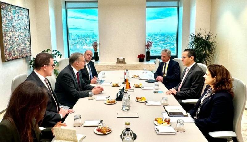 وزير البترول والثروة المعدنية يبحث مع شل العالمية خططها الحالية والمستقبلية في مصر