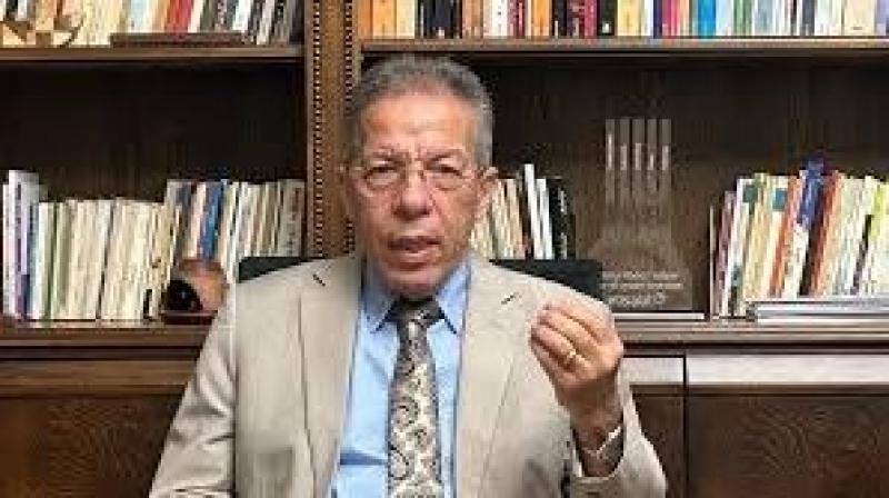 نقيب الأطباء: إذا صدر قانون المسؤولية الطبية معيبا ”بلاش منه” أحسن
