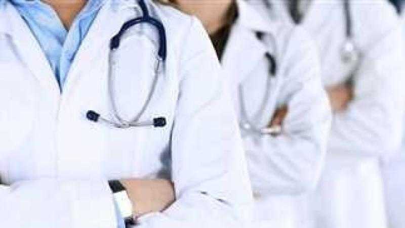 نقيب الأطباء: لا يجب أن توجد مسؤولية جنائية في الأخطاء الفنية للأطباء