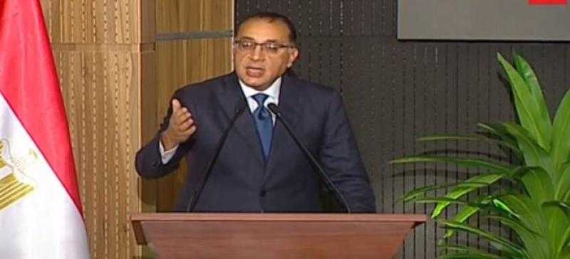 رئيس الوزراء يُصاب بدوار لدقائق أثناء المؤتمر الصحفى ولكن أصر على استكماله