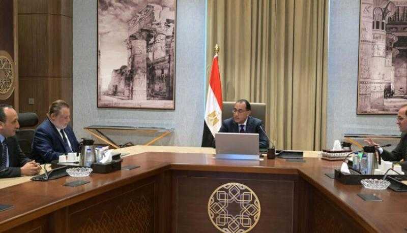 الحكومة تستعد لإطلاق مبادرة تحويل السيارات للعمل بالغاز الطبيعي بحضور وكيل محافظ البنك المركزي