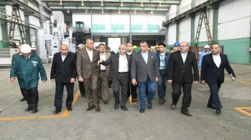 وزير الإنتاج الحربى يتفقد خطوط الإنتاج بشركة حلوان للصناعات الهندسية