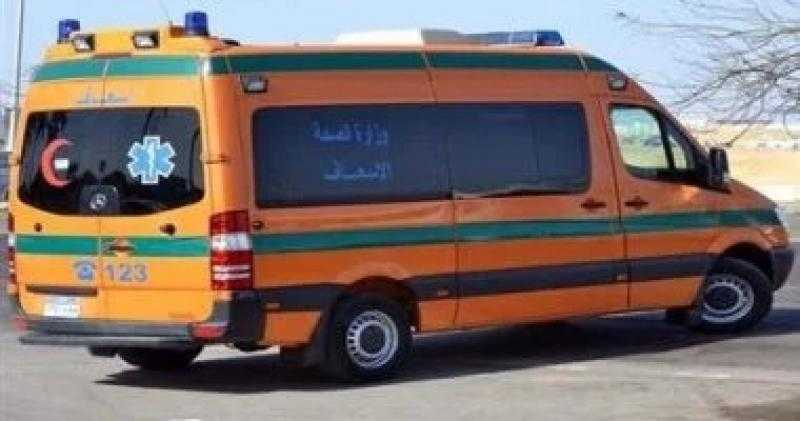 إصابة 6 مواطنين في تصادم سيارة و”توك توك” غرب الأقصر