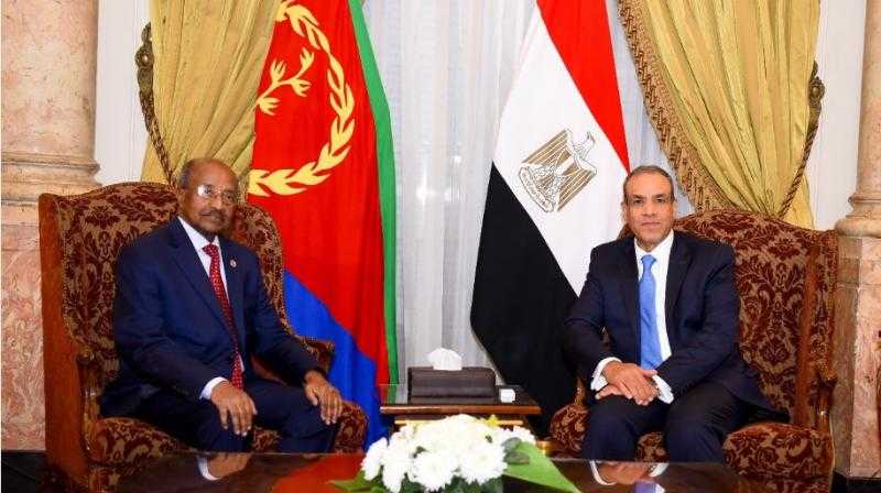 وزير الخارجية والهجرة يبحث تعزيز التعاون مع وزير خارجية إريتريا