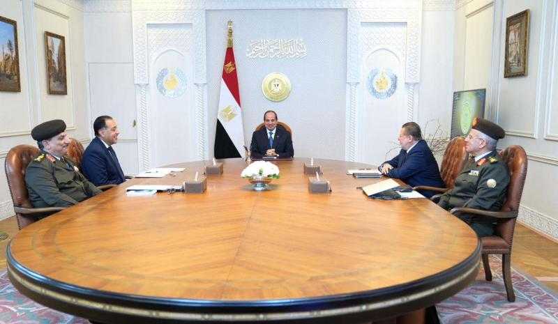 الرئيس السيسى يبحث الجهود المبذولة من البنك المركزي للقطاع المالي بالدولة