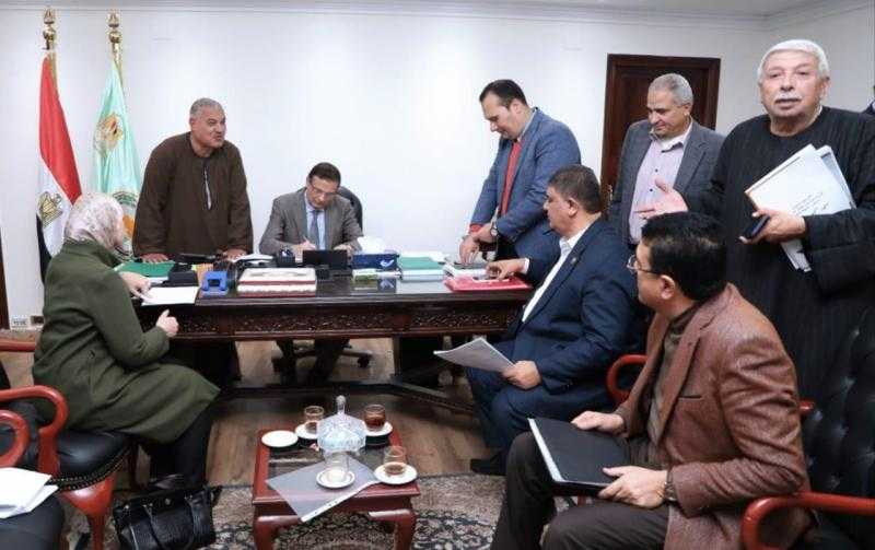 وزير الزراعة يلتقي عددًا من أعضاء مجلسي النواب والشيوخ ويوجه بسرعة حل مشكلات المواطنين