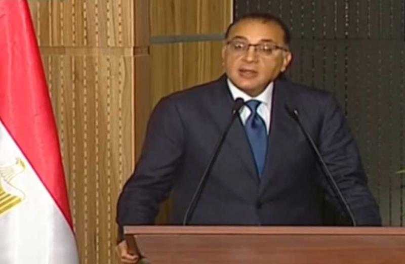 رئيس الوزراء يشاهد فيلما تسجيليا عن شركة جيلى العالمية