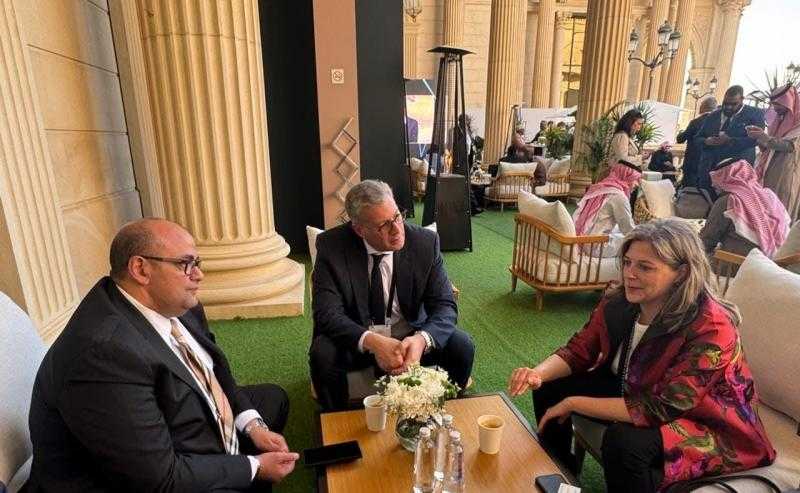 وزير البترول يستعرض سبل التعاون مع نائبة مساعد وزير الخارجية الأمريكي لشؤون موارد الطاقة